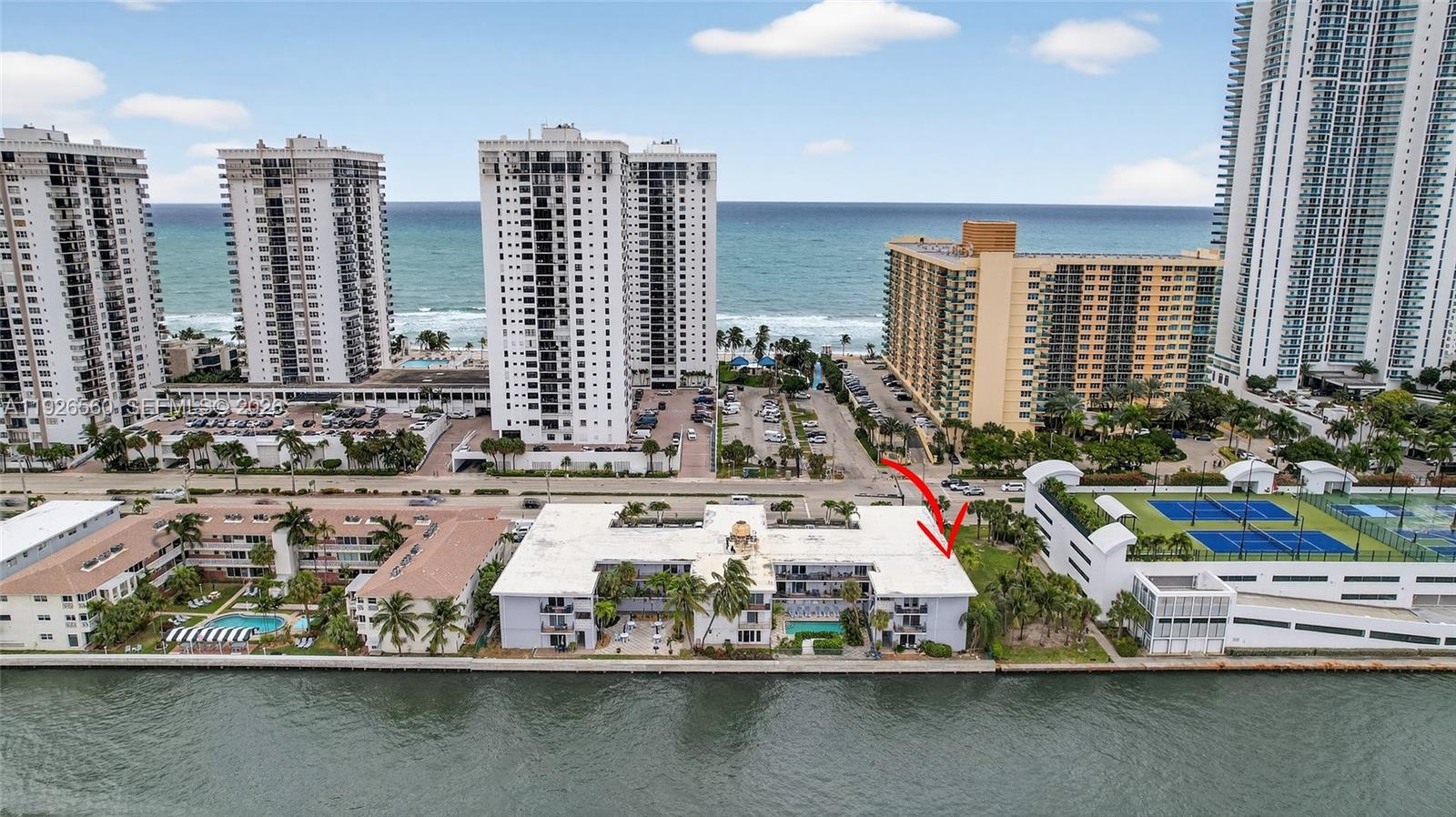 WATERWAY @ HOLLYWOOD BEAC - Residential