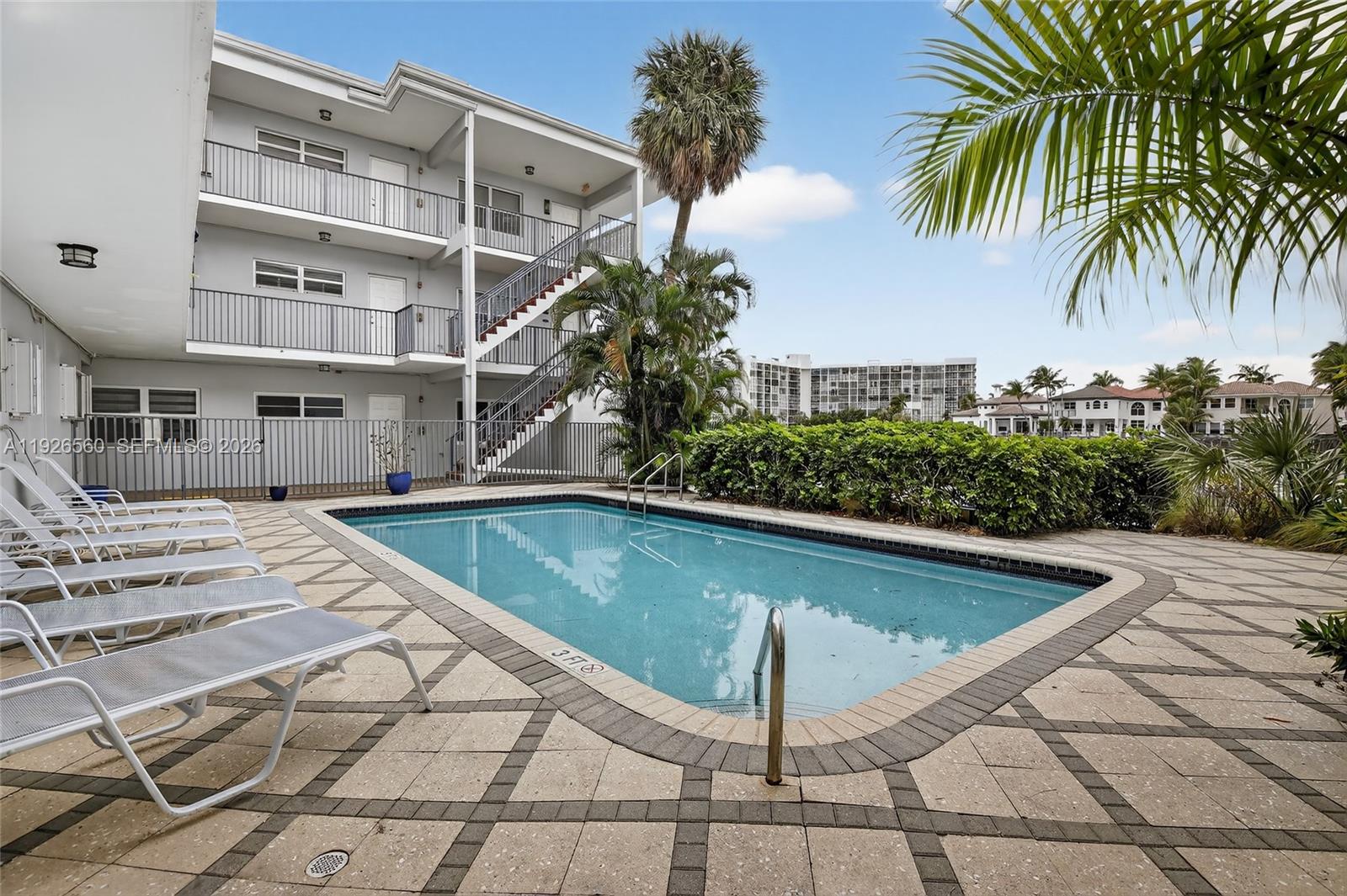 WATERWAY @ HOLLYWOOD BEAC - Residential