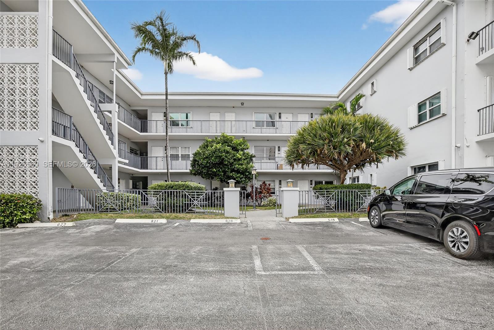 WATERWAY @ HOLLYWOOD BEAC - Residential