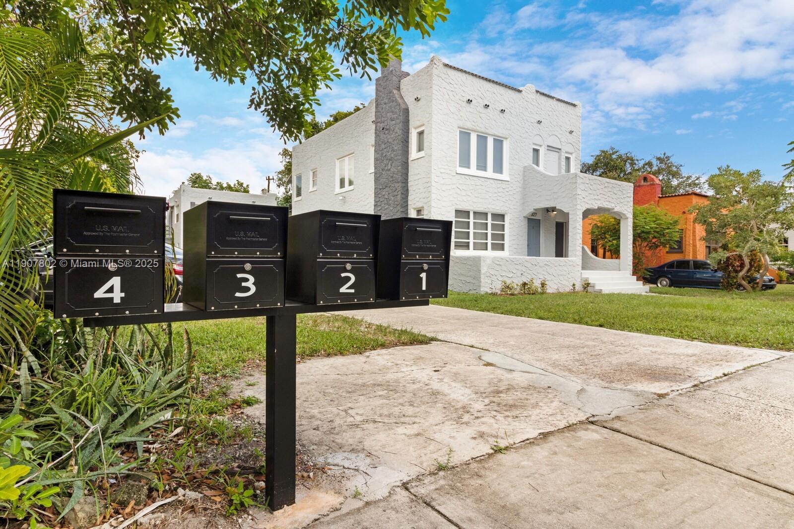 LAUDERDALE - Residential Lease