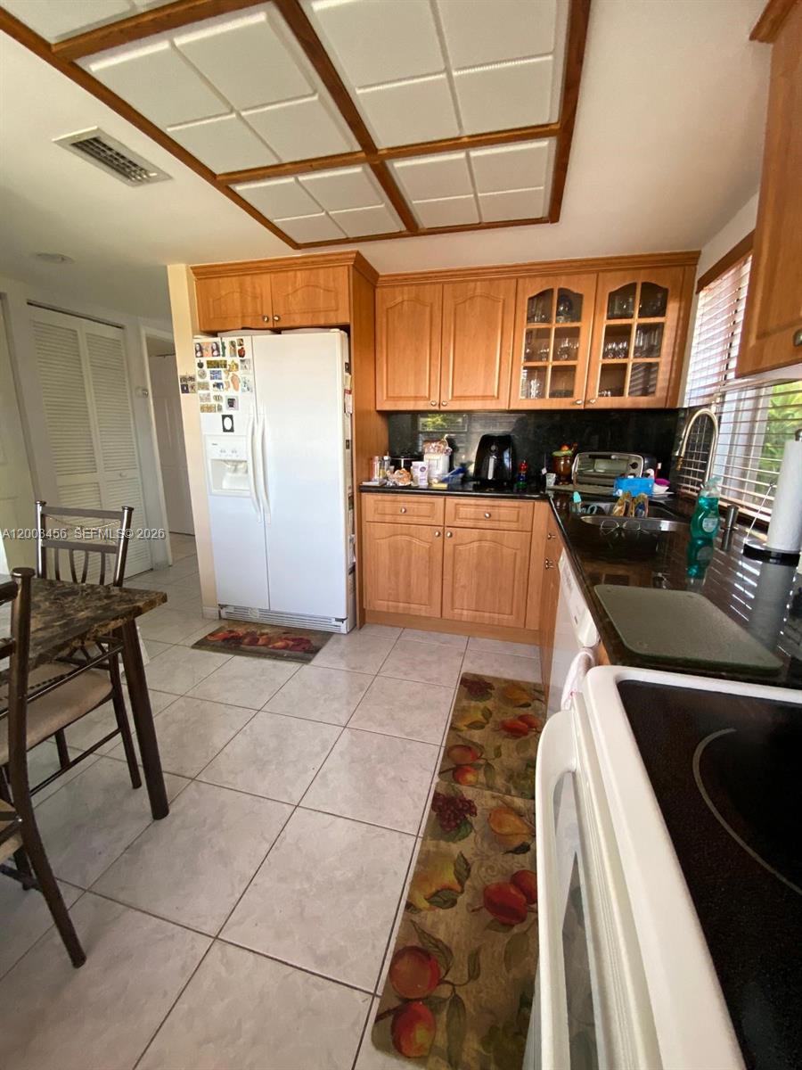 LKS OF MEADOW VILG HOMES - Residential