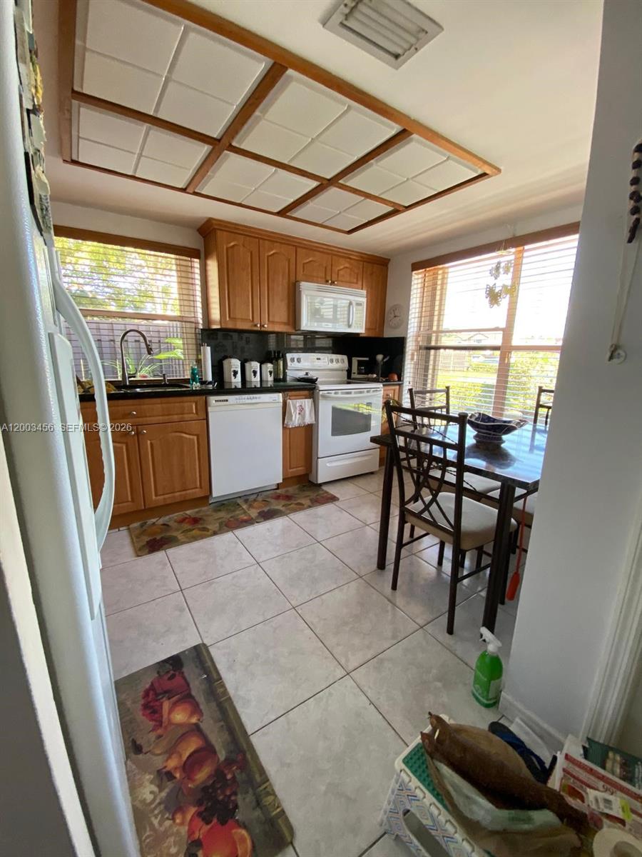 LKS OF MEADOW VILG HOMES - Residential