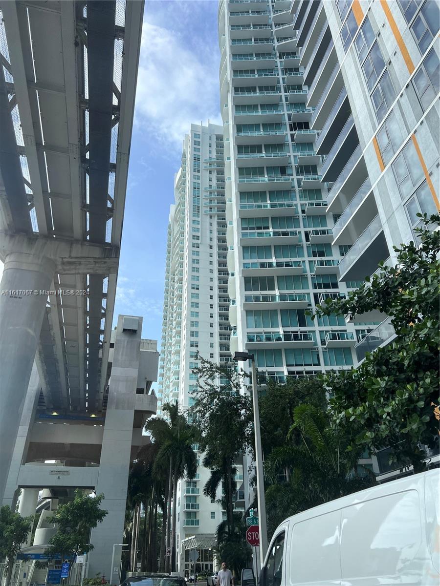 BRICKELL ON THE RIVER S T - Residential Lease