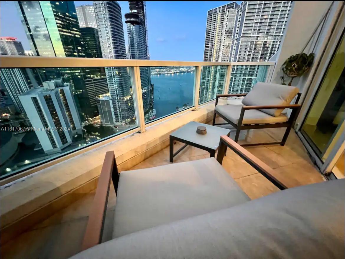 BRICKELL ON THE RIVER S T - Residential Lease
