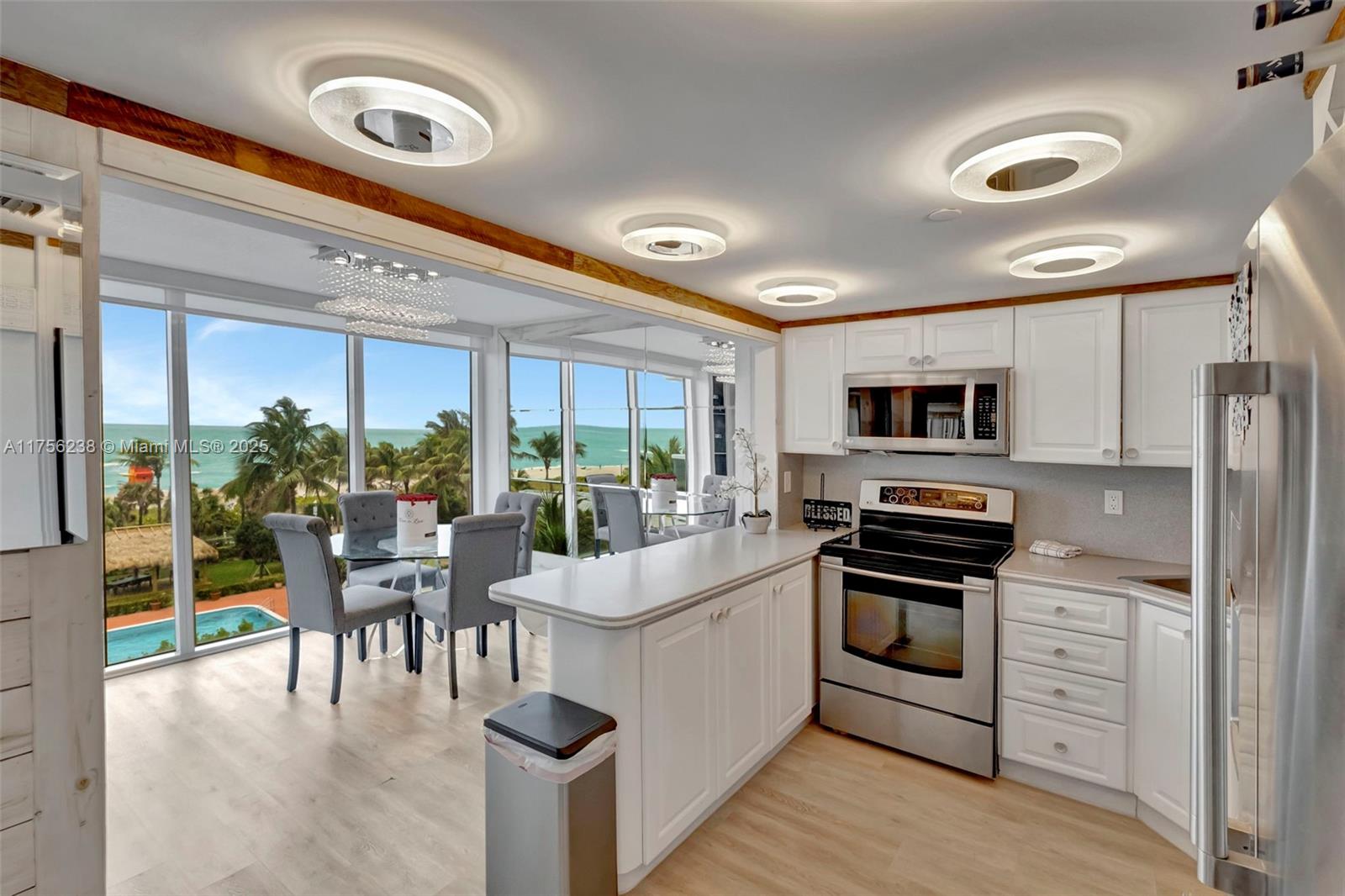 2401 Collins Ave 601