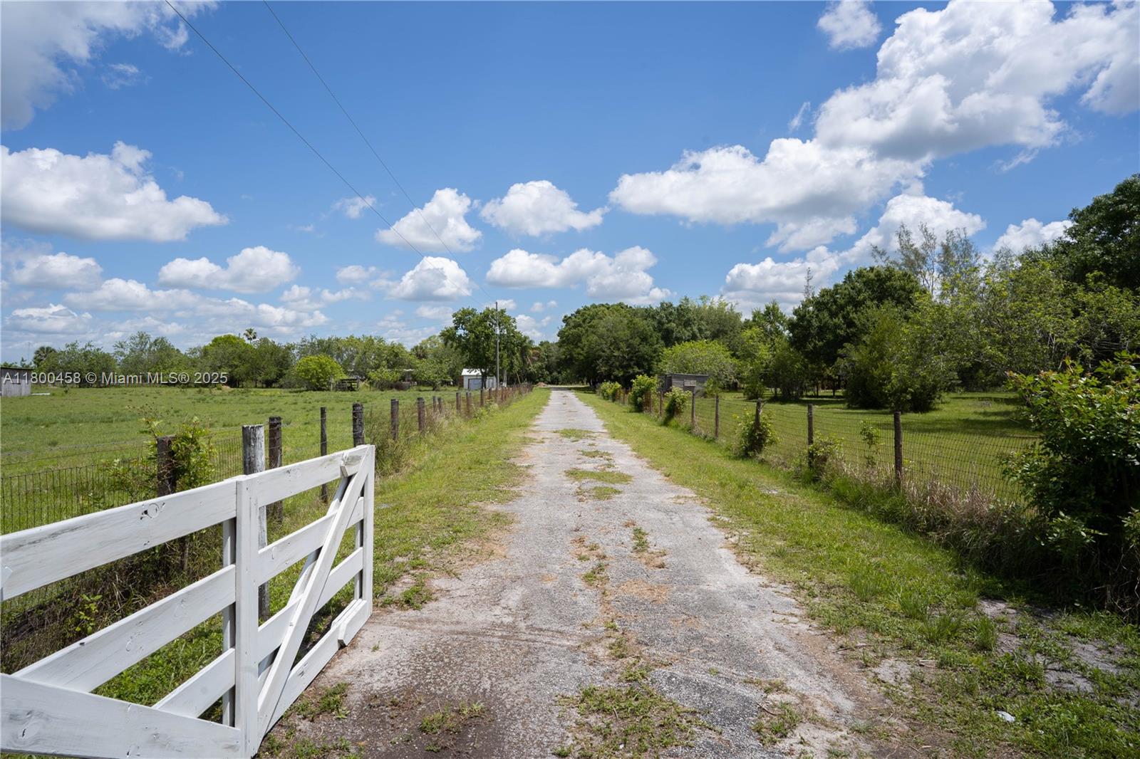 J. R. RANCHETTES - Residential