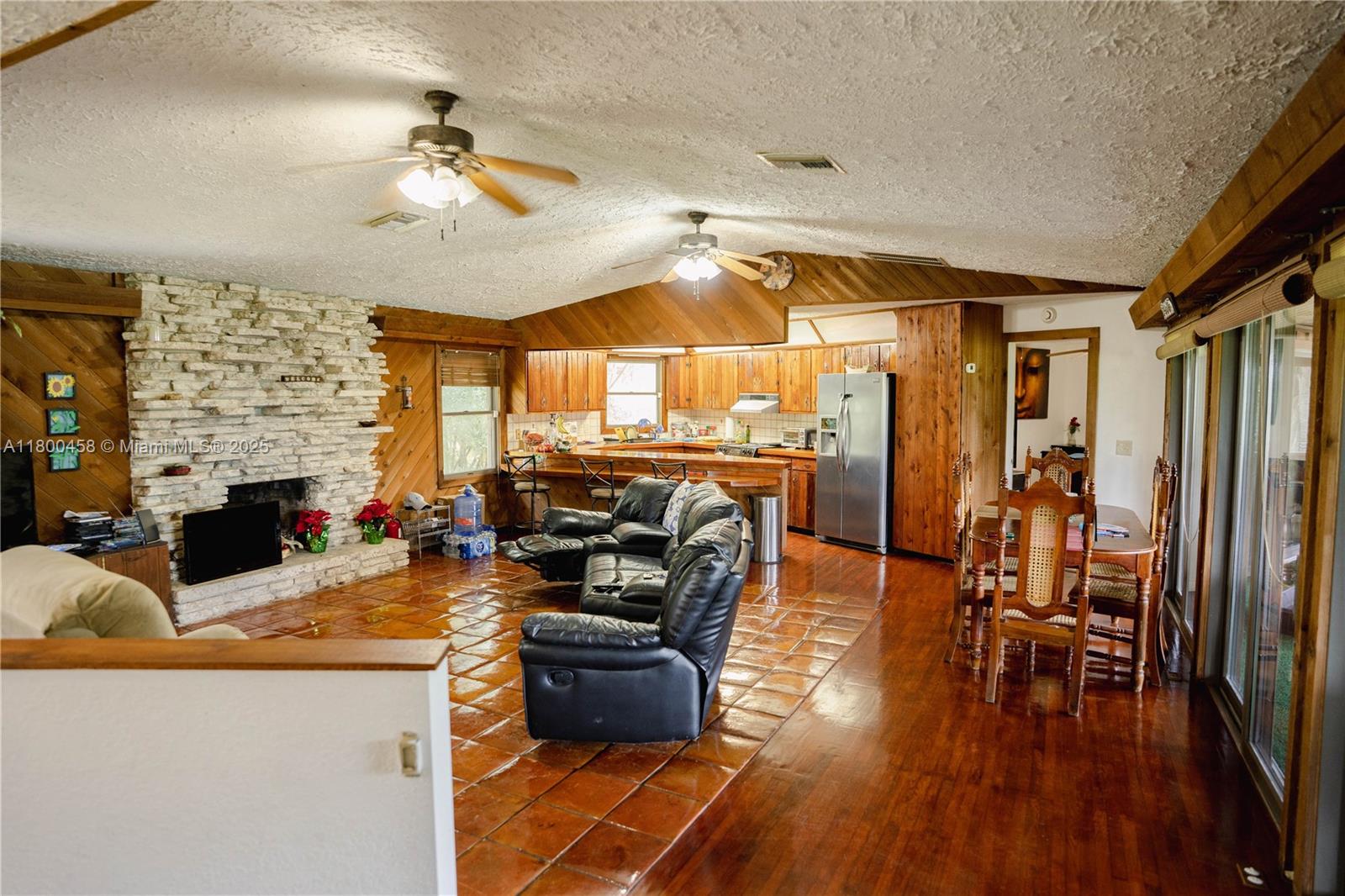 J. R. RANCHETTES - Residential