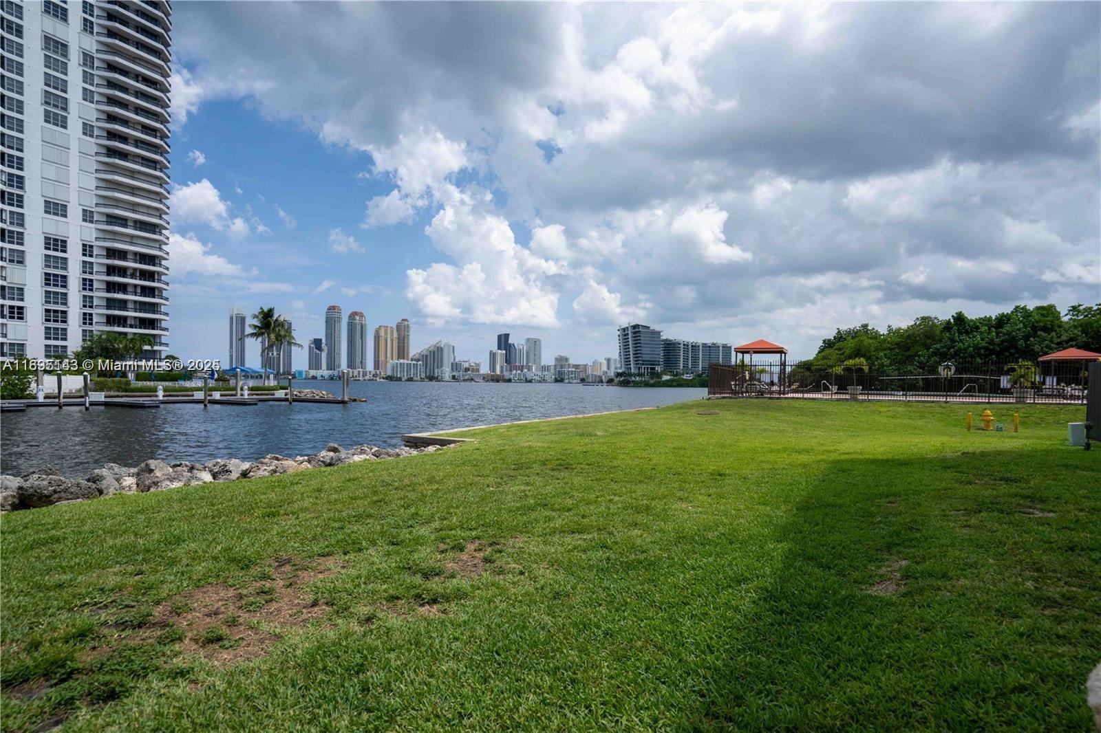 SOUTHVIEW AT AVENTURA CON - Residential