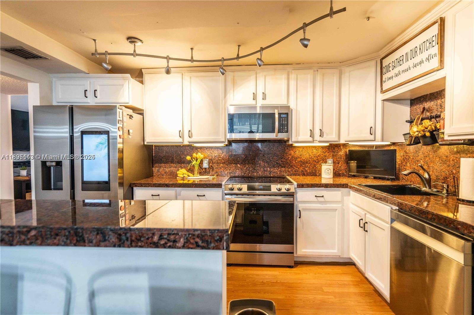 SOUTHVIEW AT AVENTURA CON - Residential