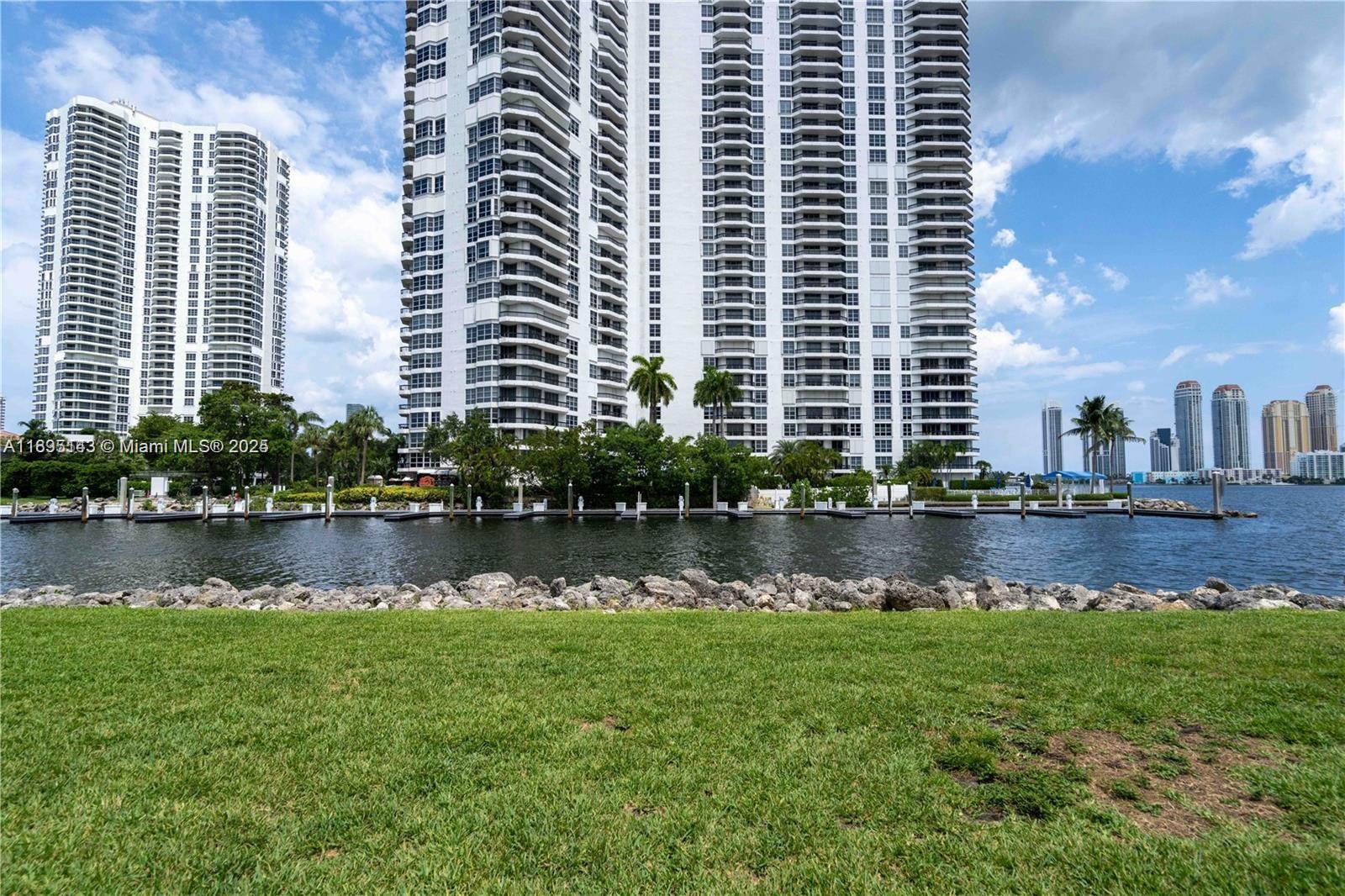 SOUTHVIEW AT AVENTURA CON - Residential