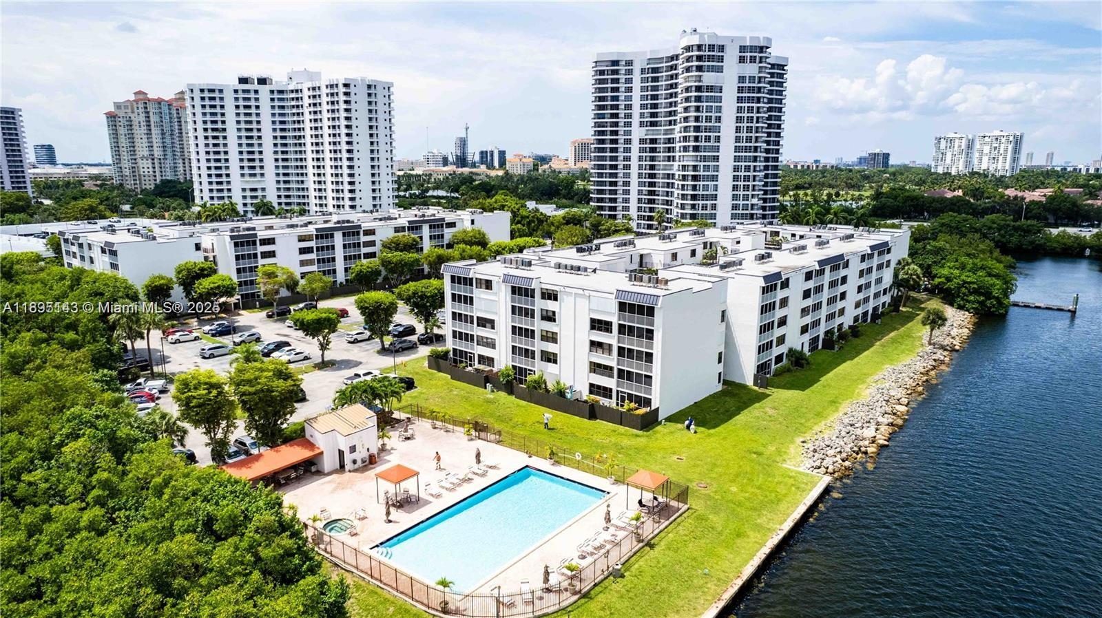 SOUTHVIEW AT AVENTURA CON - Residential