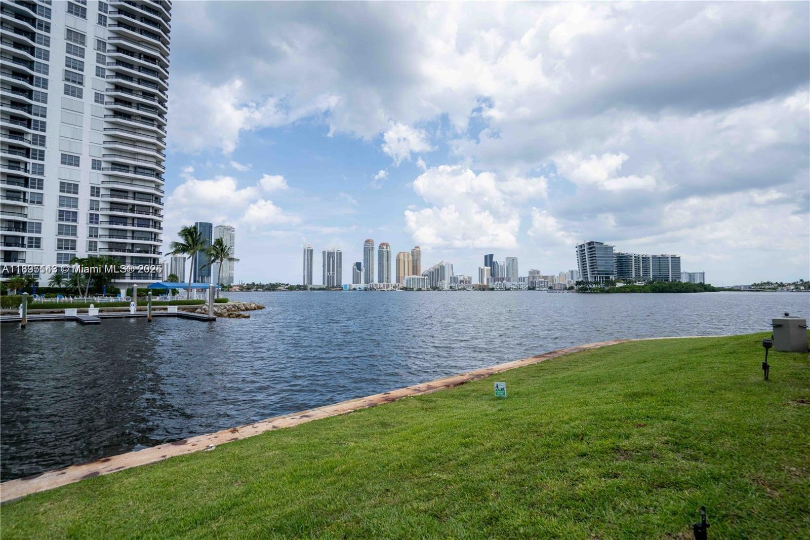 SOUTHVIEW AT AVENTURA CON - Residential