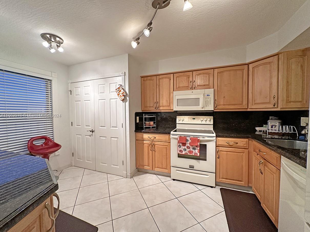 WATERS EDGE TOWERS CONDO - Residential