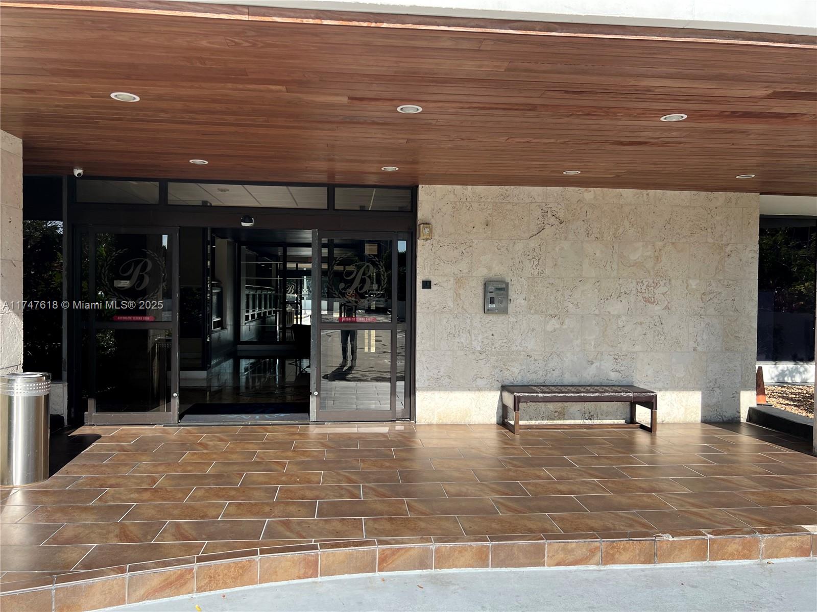 3375 N Country Club Dr 109, Aventura, Miami-Dade County, Florida - 2 Bedrooms  
2 Bathrooms - 