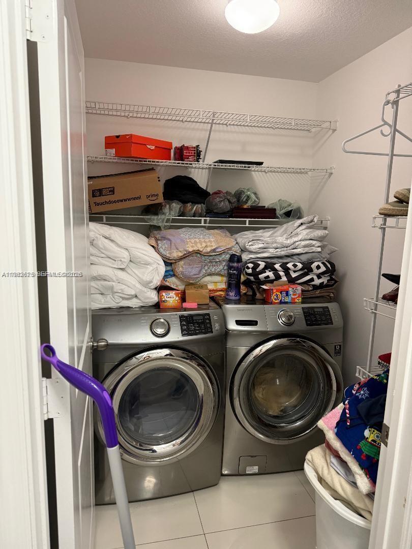 CHAMPION LAKES - Residential