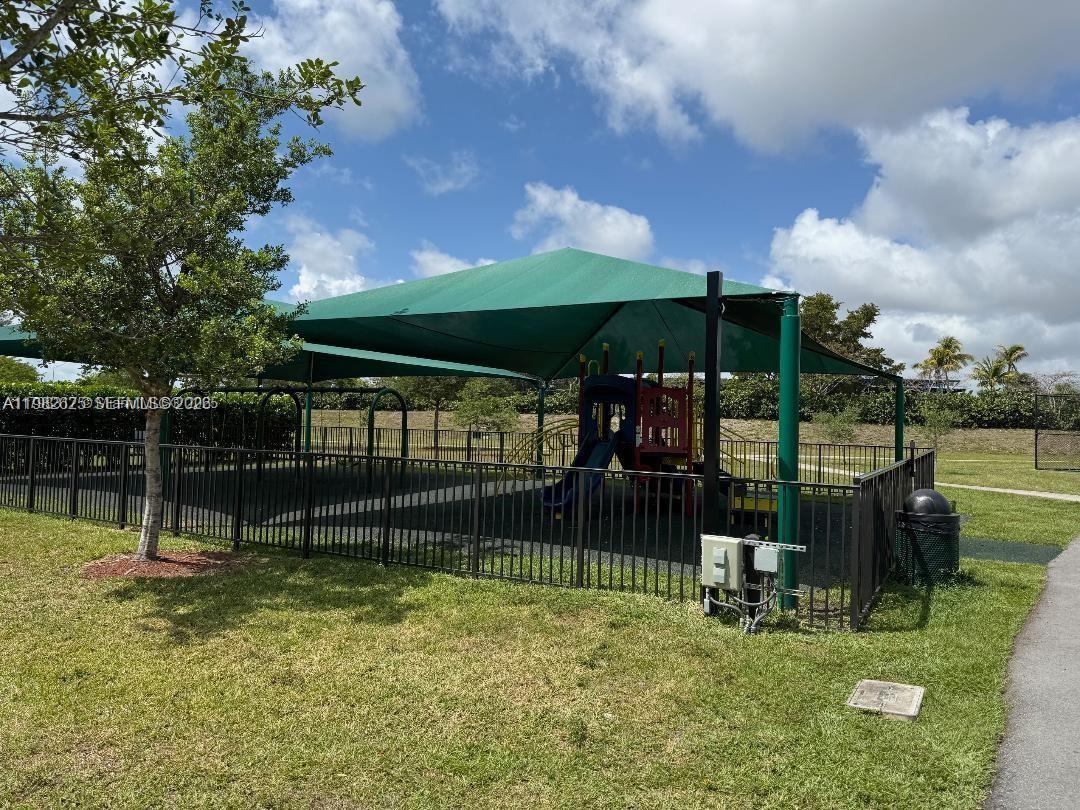 CHAMPION LAKES - Residential