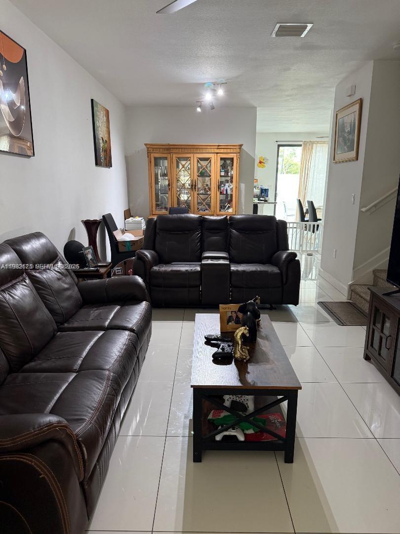 CHAMPION LAKES - Residential