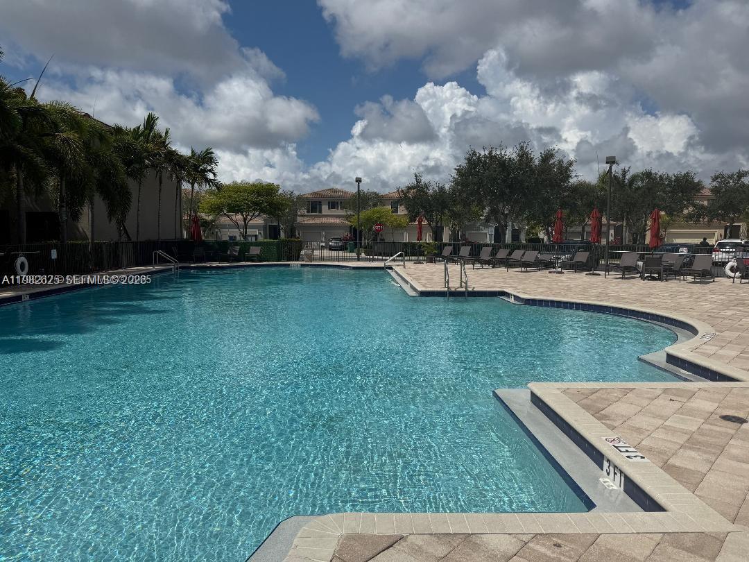 CHAMPION LAKES - Residential