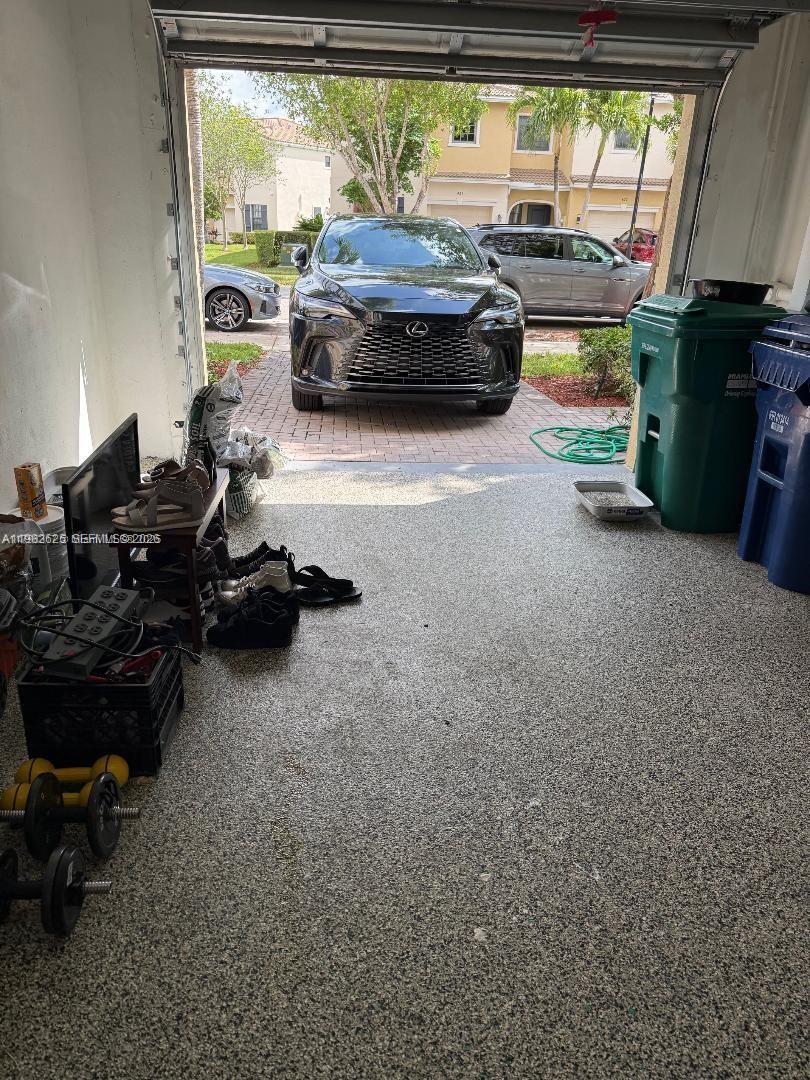 CHAMPION LAKES - Residential