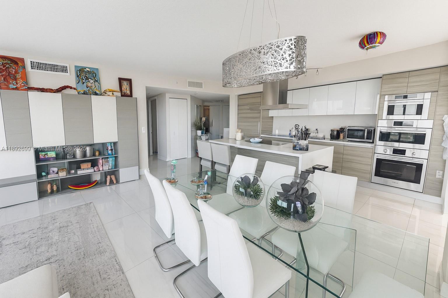 PARQUE TOWERS CONDO - Residential Lease