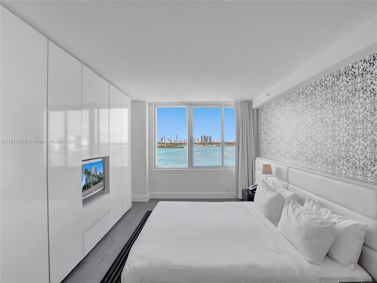 1100 West  Ave 1024