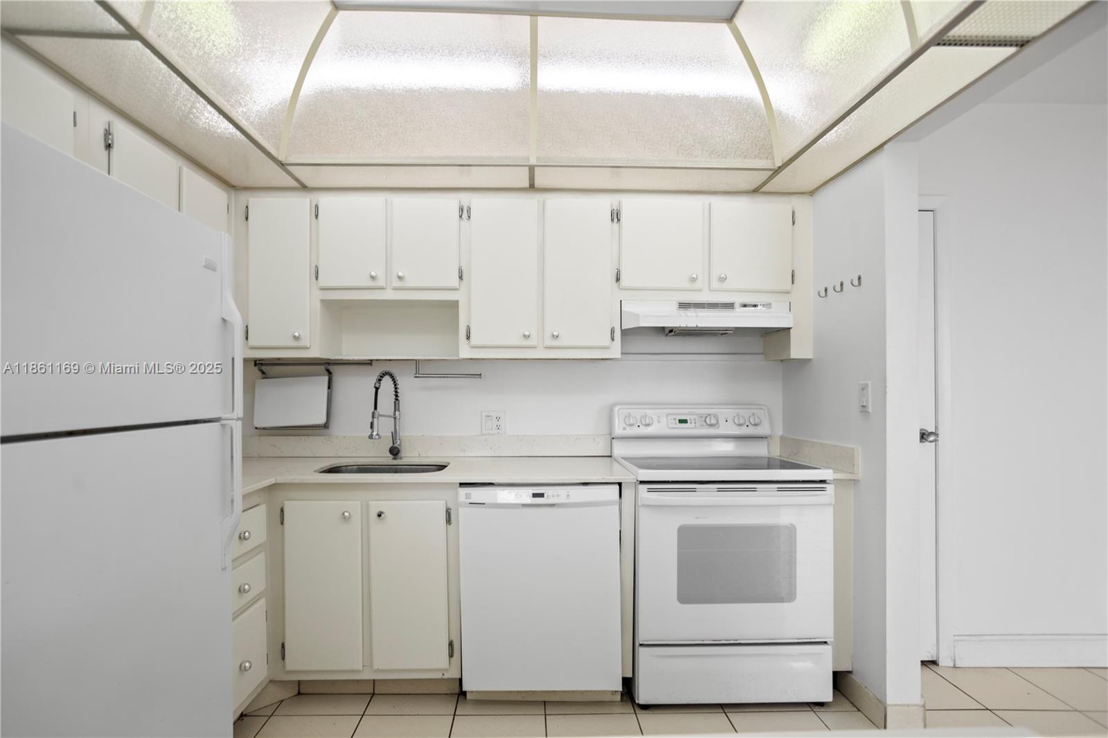 20335 W Country Club Dr 901