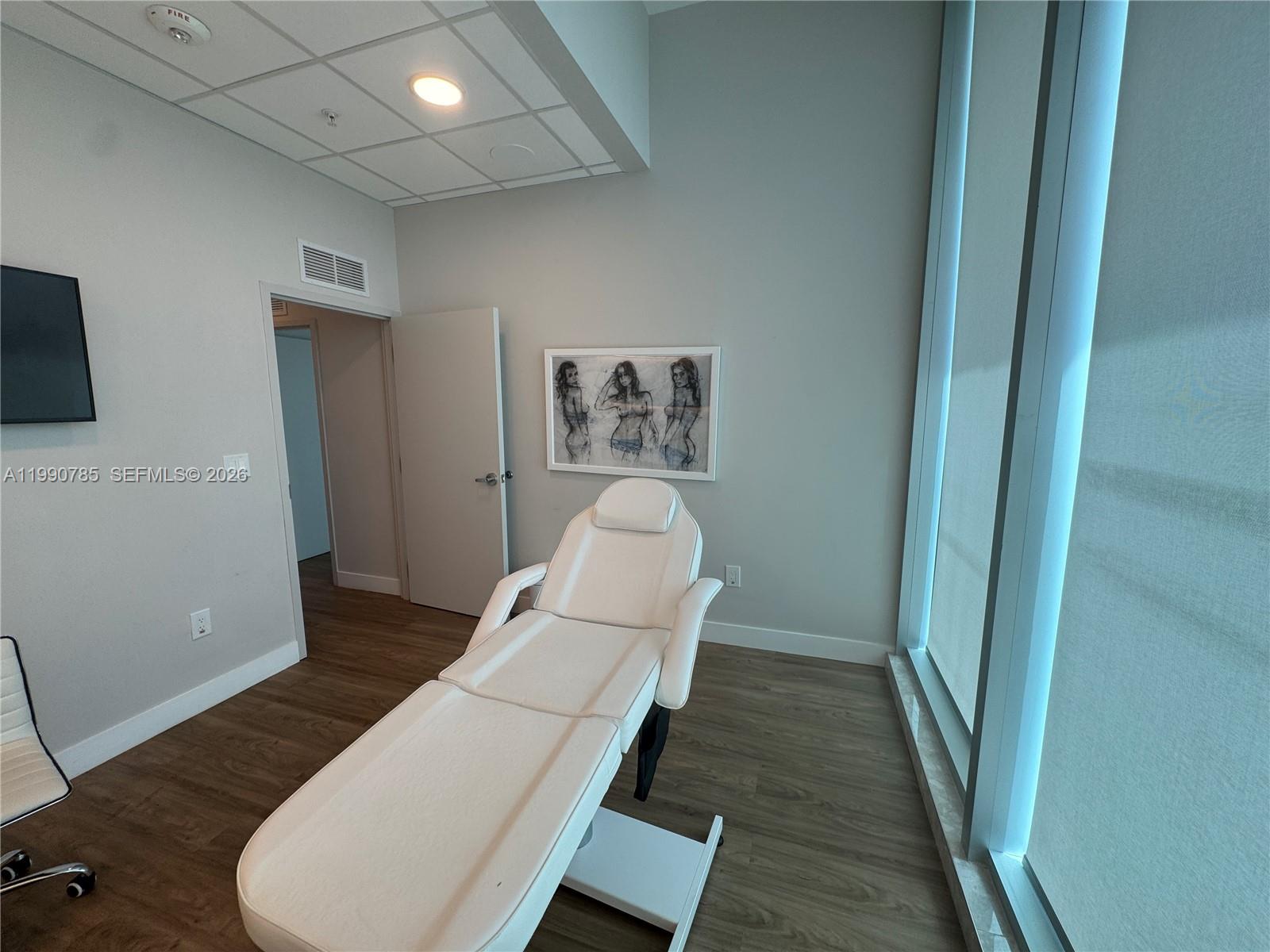 View photos, virtual tours, details... 2820 NE 214th St 1004