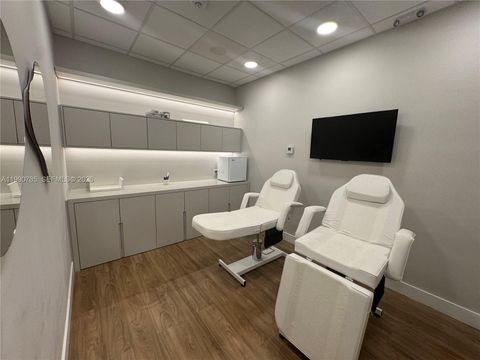 2820 NE 214th St 1004 Aventura FL 33180