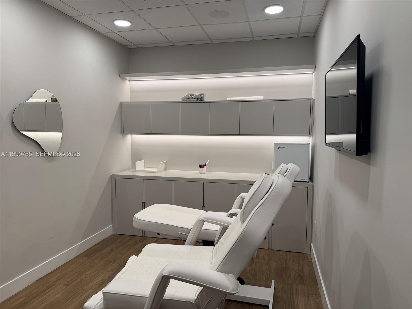 View photos, virtual tours, details... 2820 NE 214th St 1004