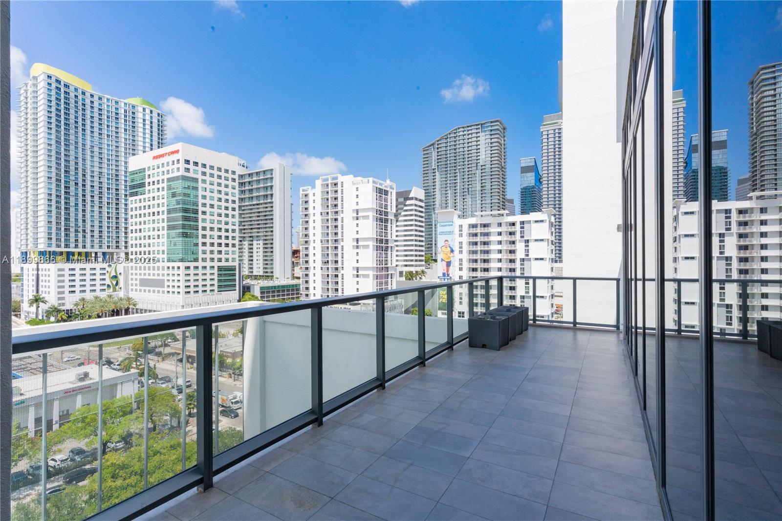 SMART BRICKELL - Residential