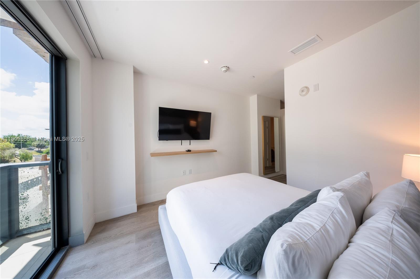 SMART BRICKELL - Residential