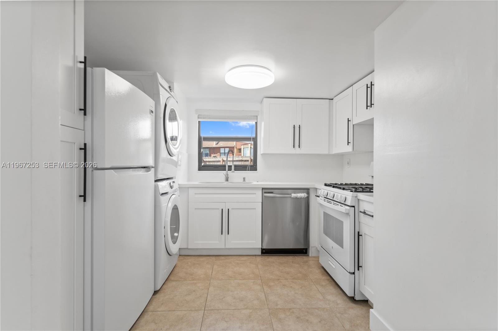 SNAPPER CREEK TOWNHOUSES - Residential