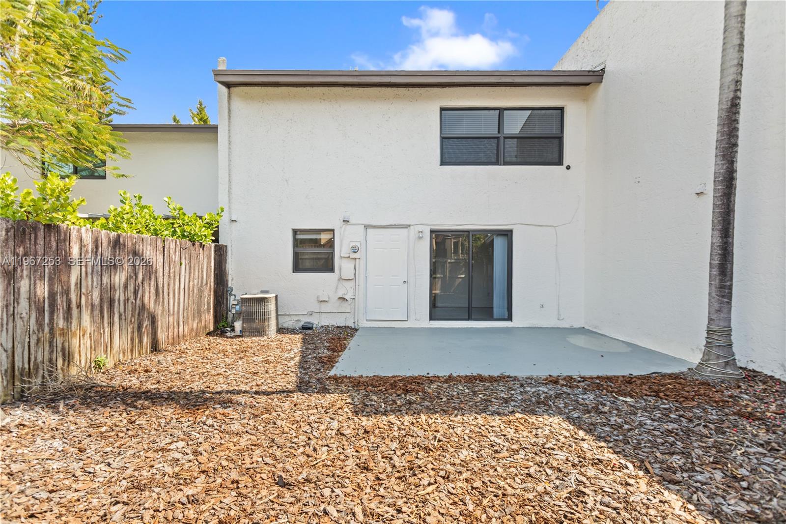 SNAPPER CREEK TOWNHOUSES - Residential