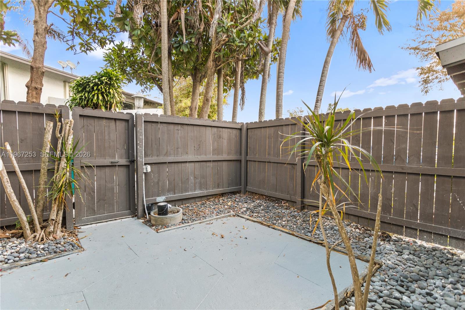 SNAPPER CREEK TOWNHOUSES - Residential