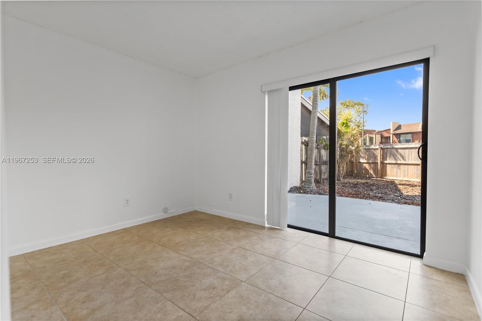 SNAPPER CREEK TOWNHOUSES - Residential