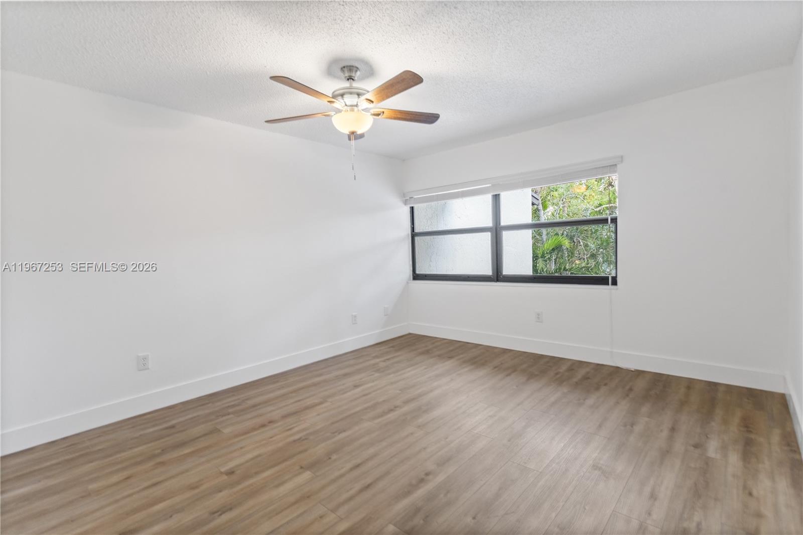 SNAPPER CREEK TOWNHOUSES - Residential