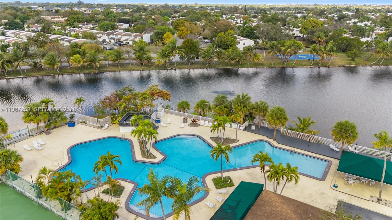 SNAPPER CREEK TOWNHOUSES - Residential