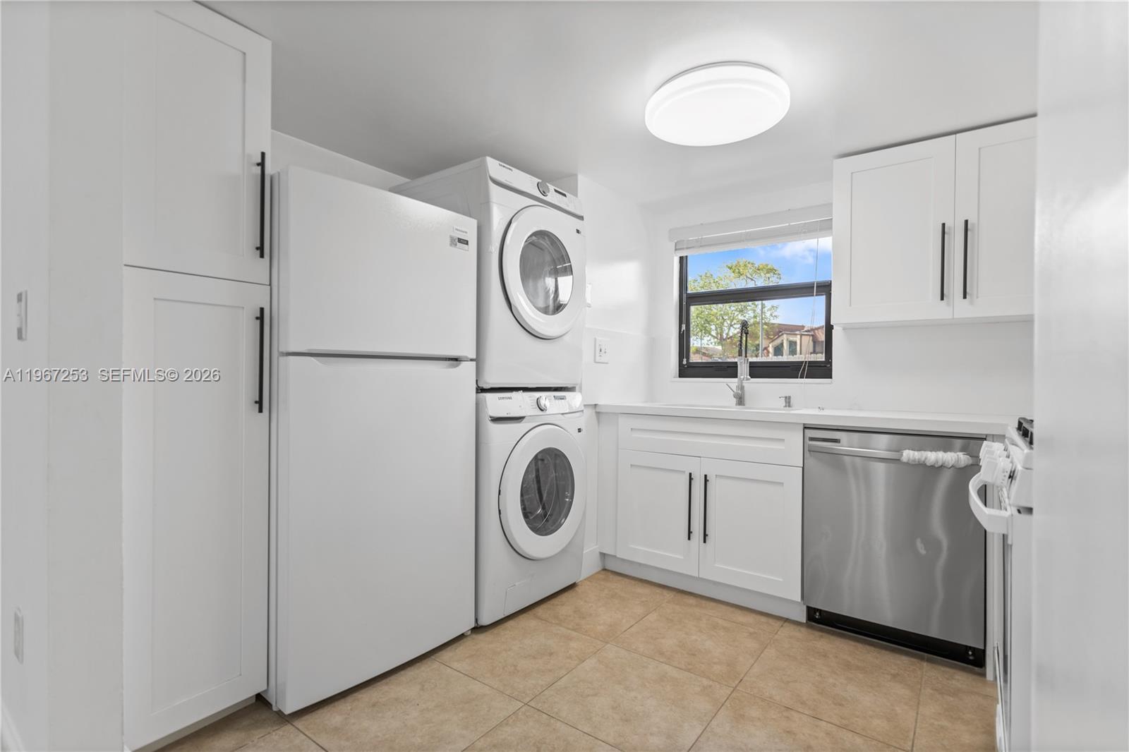 SNAPPER CREEK TOWNHOUSES - Residential