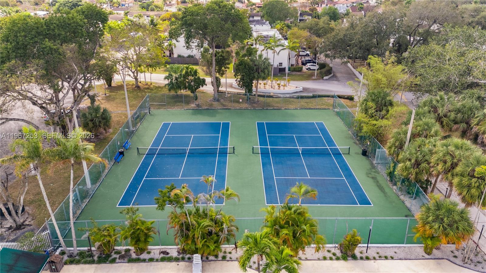 SNAPPER CREEK TOWNHOUSES - Residential