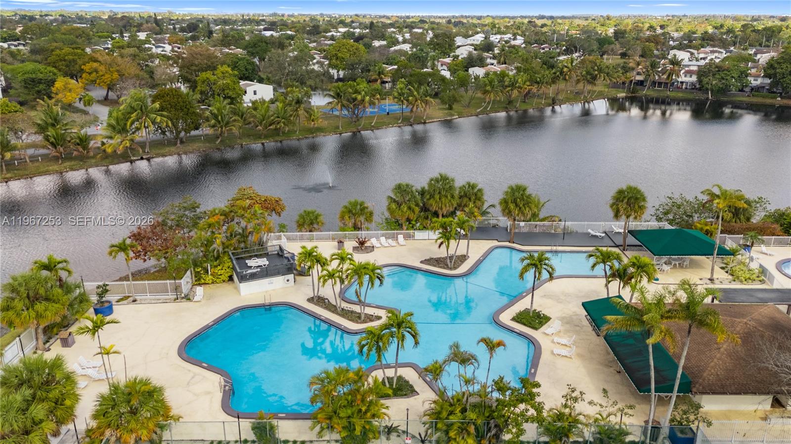 SNAPPER CREEK TOWNHOUSES - Residential