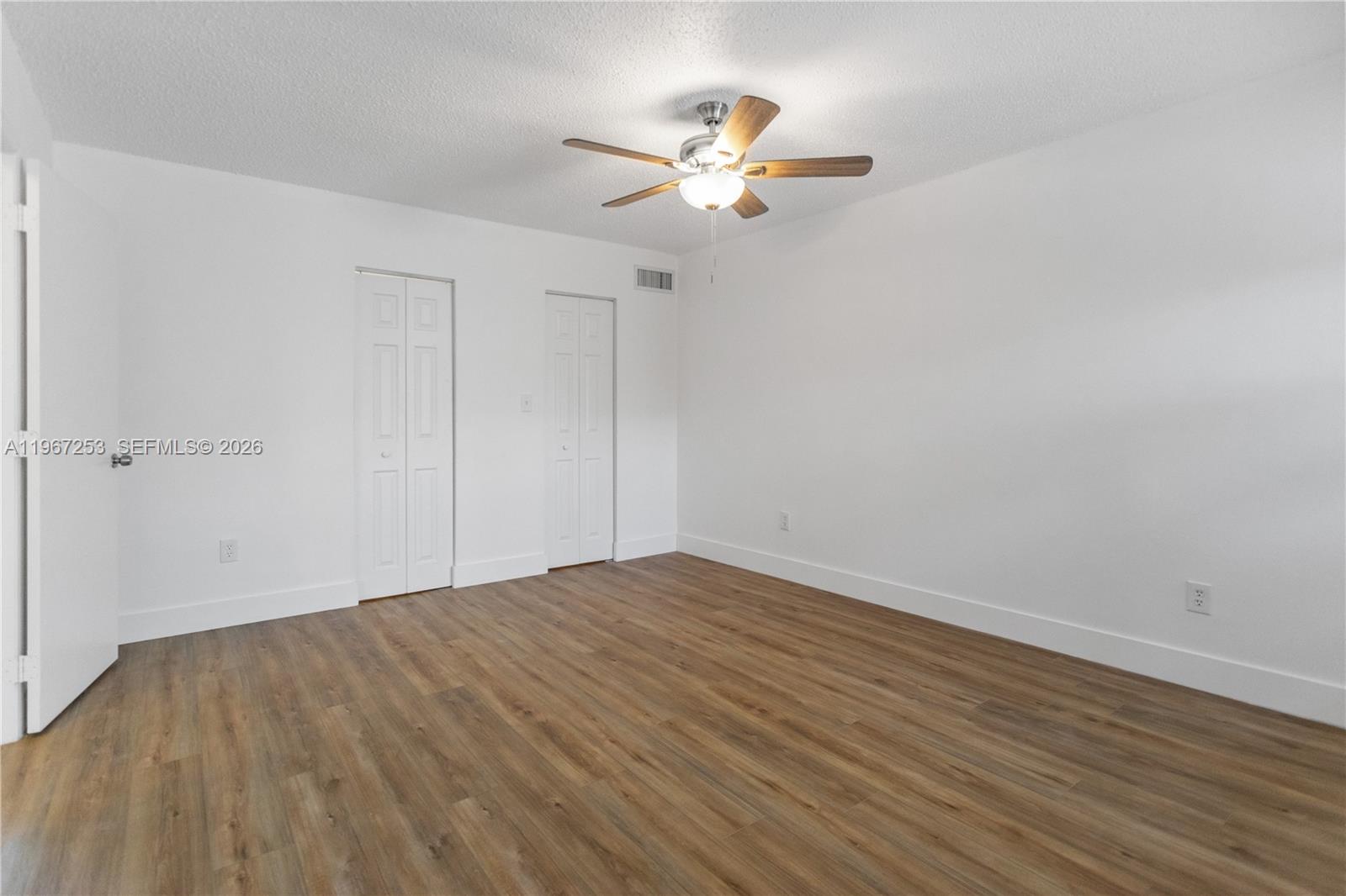 SNAPPER CREEK TOWNHOUSES - Residential