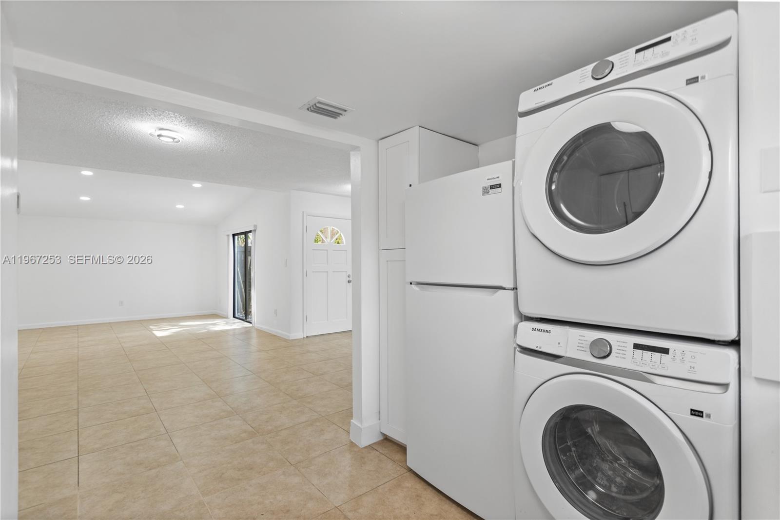 SNAPPER CREEK TOWNHOUSES - Residential