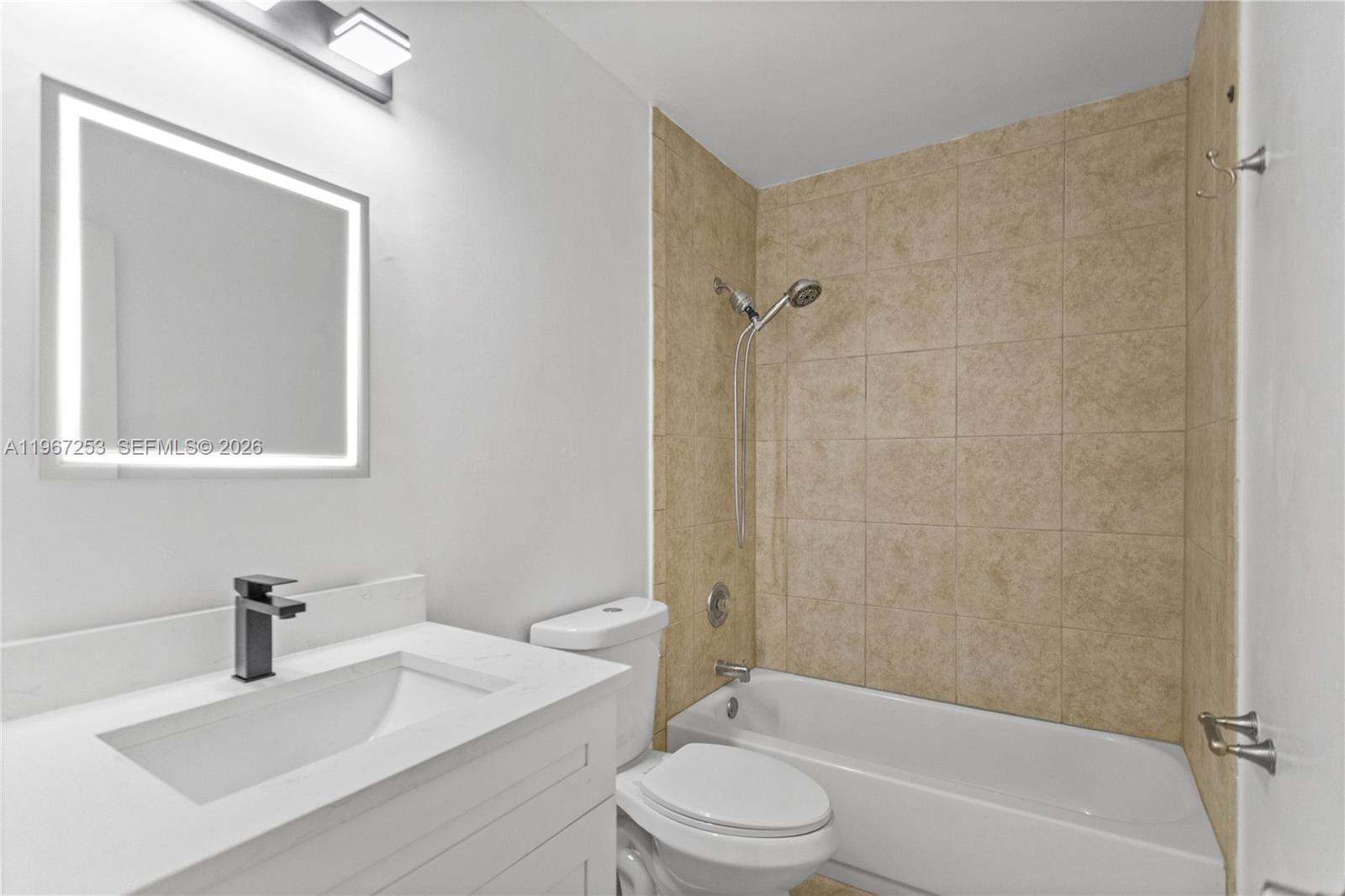 SNAPPER CREEK TOWNHOUSES - Residential