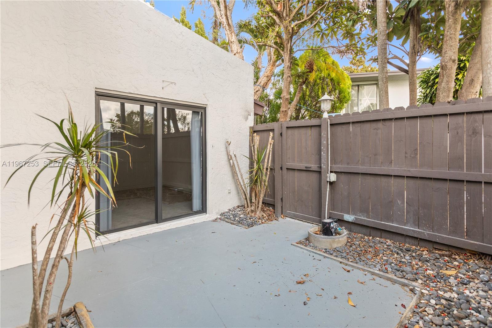 SNAPPER CREEK TOWNHOUSES - Residential