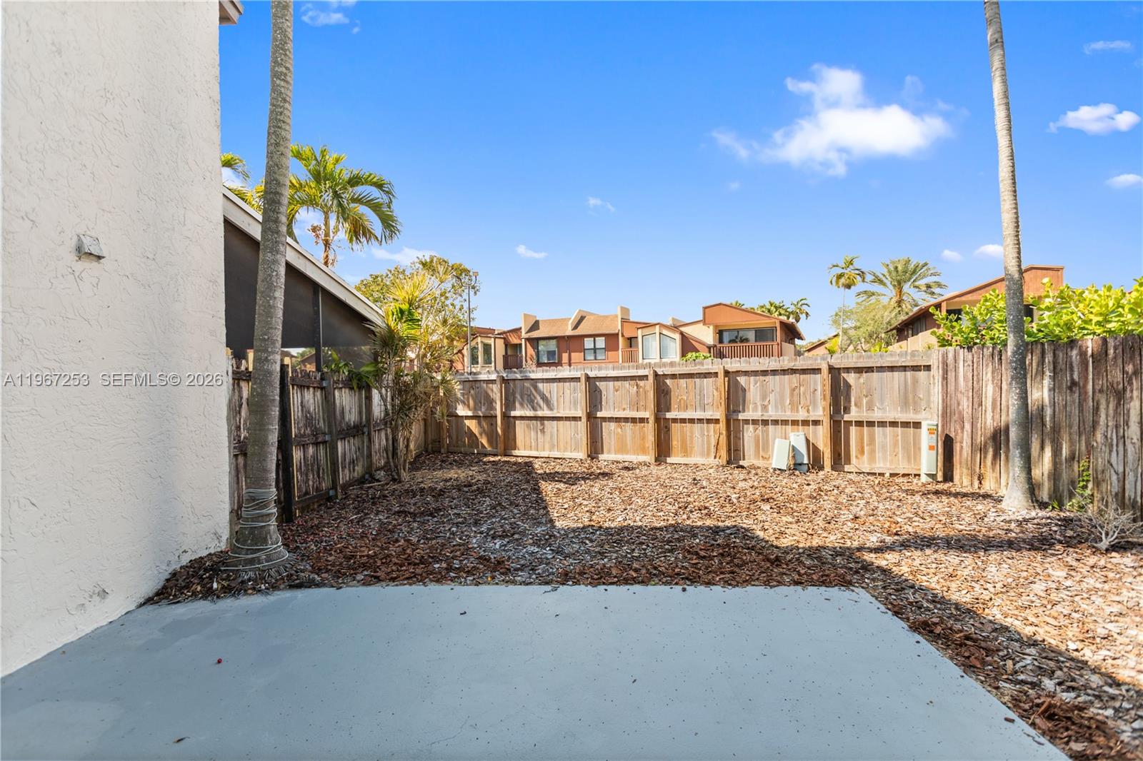 SNAPPER CREEK TOWNHOUSES - Residential