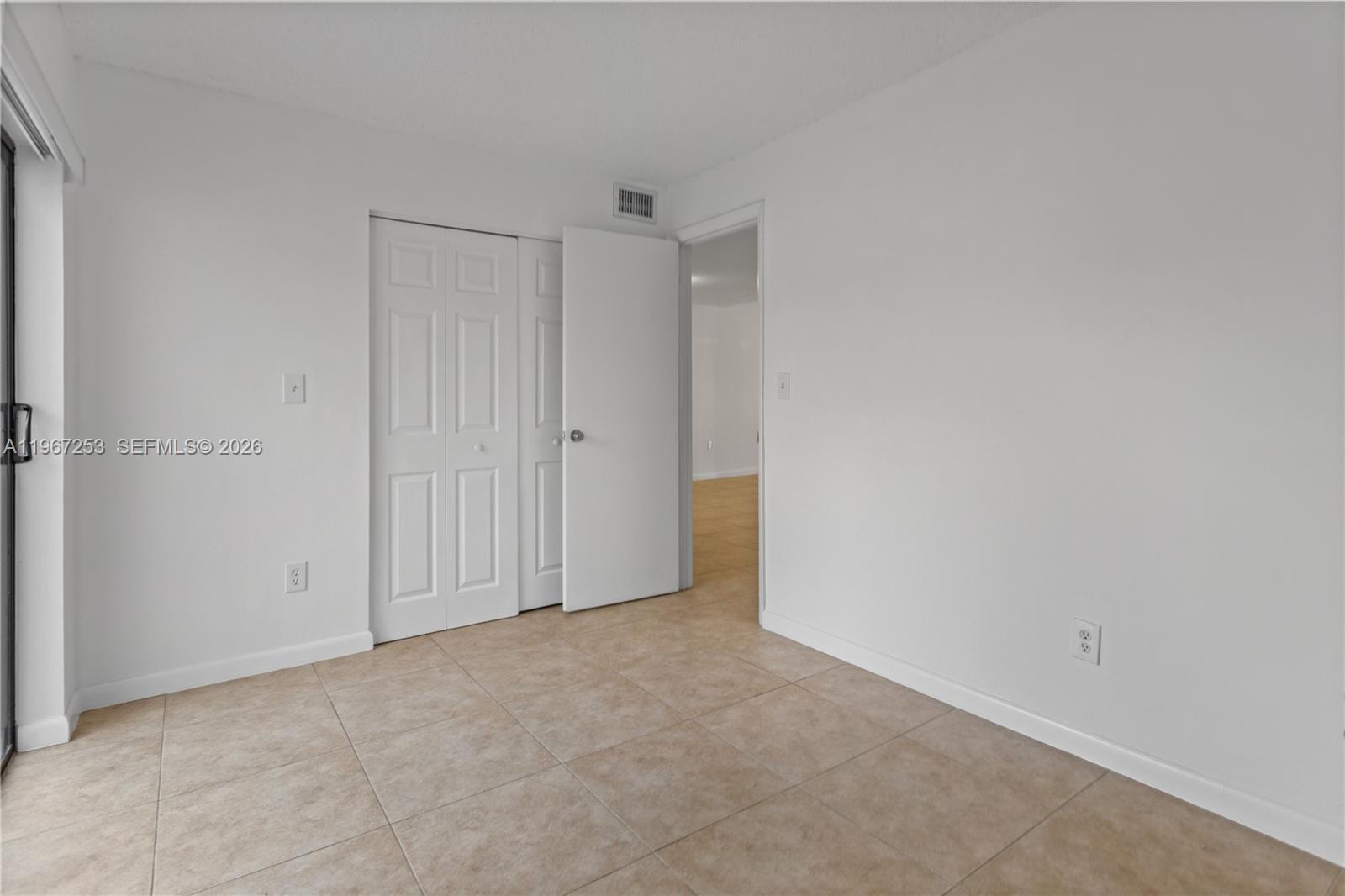 SNAPPER CREEK TOWNHOUSES - Residential