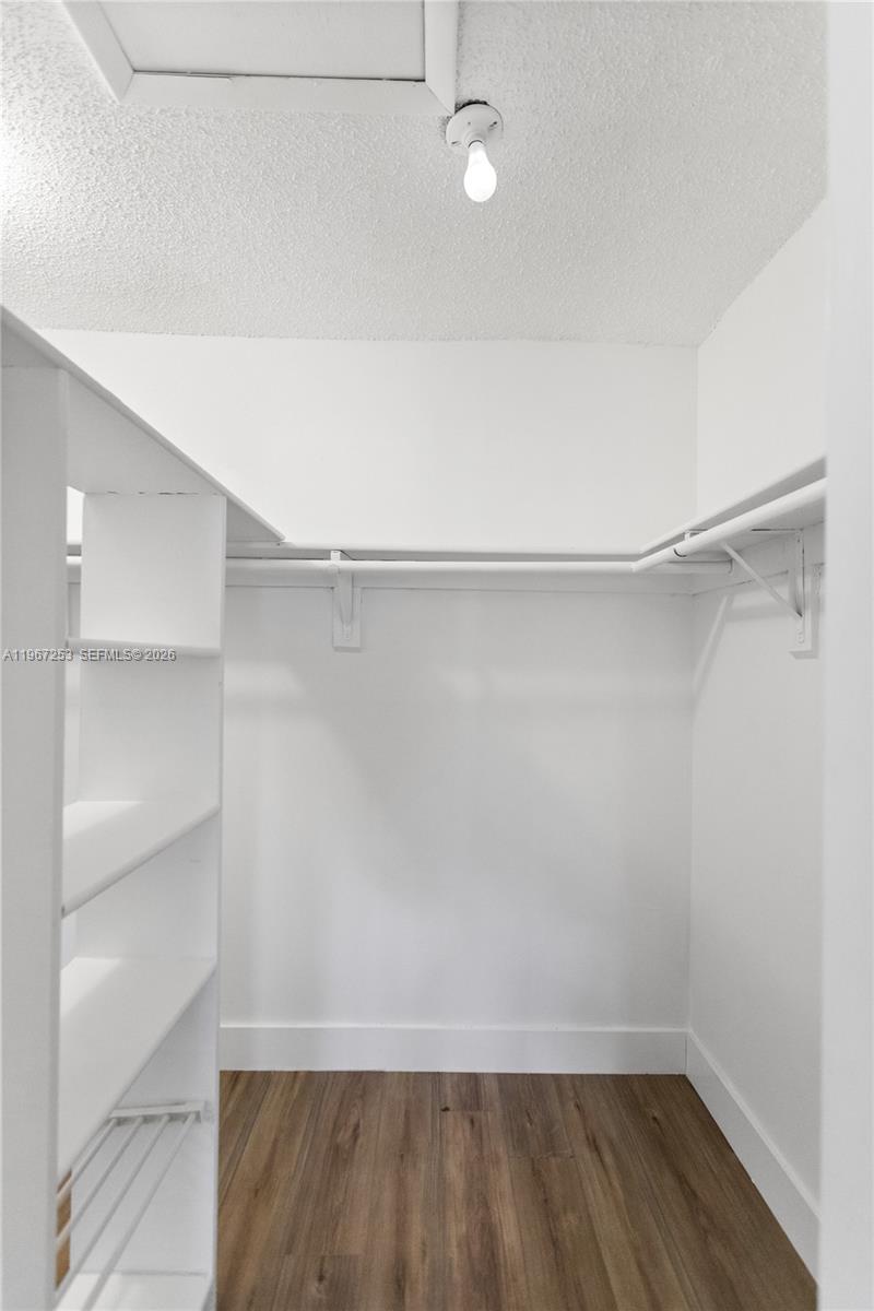 SNAPPER CREEK TOWNHOUSES - Residential