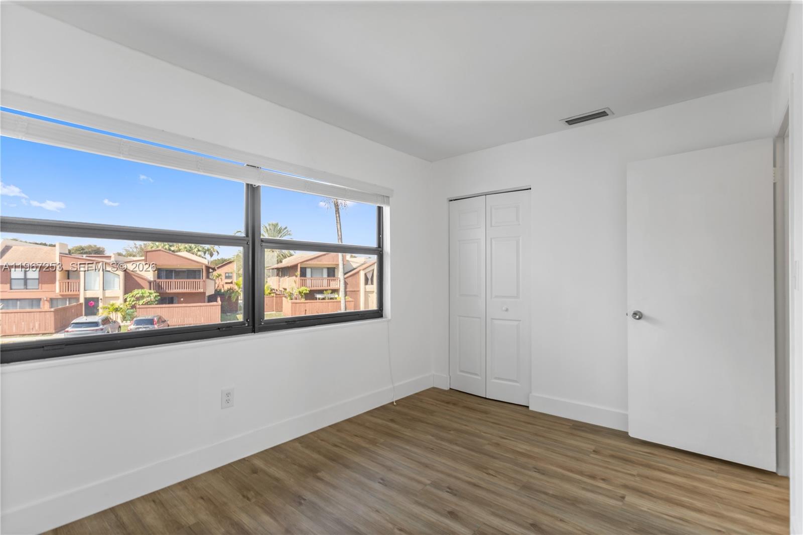 SNAPPER CREEK TOWNHOUSES - Residential