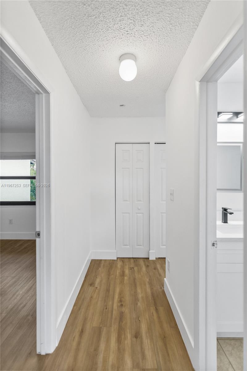 SNAPPER CREEK TOWNHOUSES - Residential