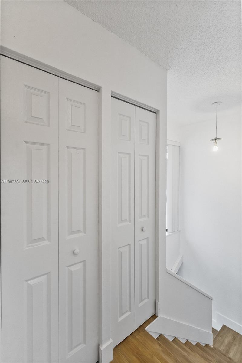 SNAPPER CREEK TOWNHOUSES - Residential